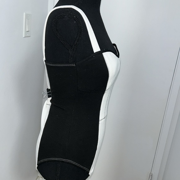 Bathing suit used still gorgeous - Picture 6 of 17